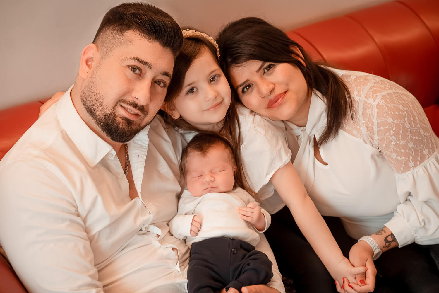 Eltern mit Tochter und neugeborenen Baby beim Fotoshooting in Speyer, Neustadt, Bad Dürkheim